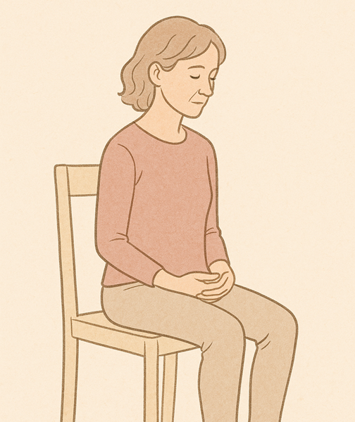 Qué es la meditación. Mujer meditando sentada en una silla